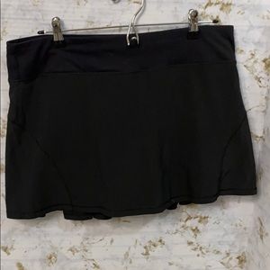 size 10 black lulu lemon skirt